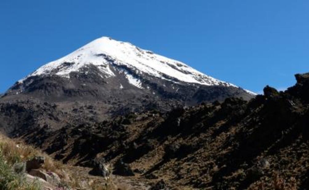 Hallan sitio arqueológico en el Pico de Orizaba
