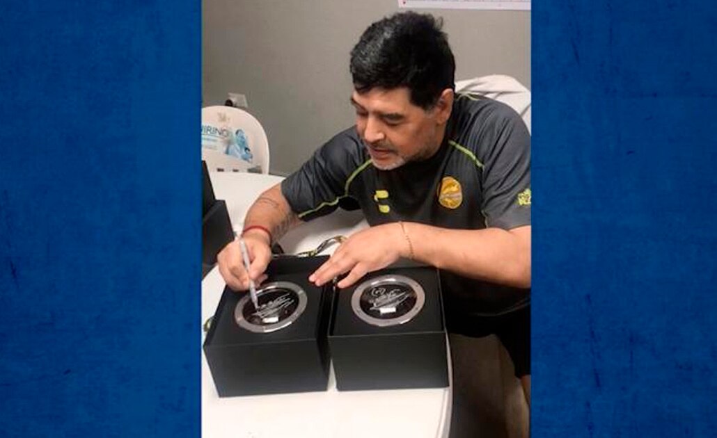 Diego Maradona revende relojes
