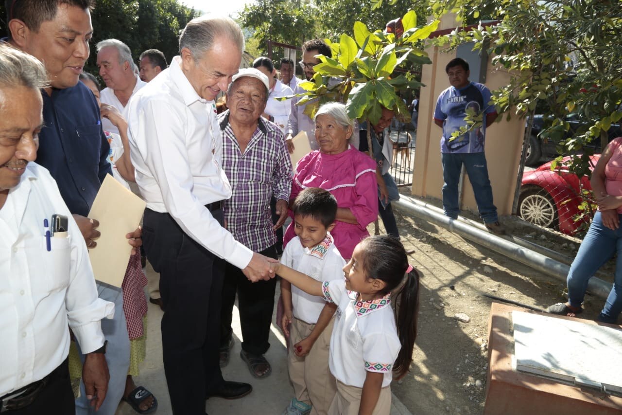 Gobernador entrega obras de infraestructura educativa y sanitaria en Ciudad Fernández