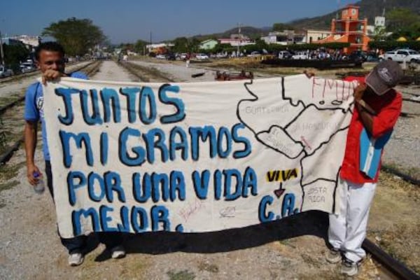 Migrantes guatemaltecos frenan paso por SLP; solo 5% decide quedarse en el estado  