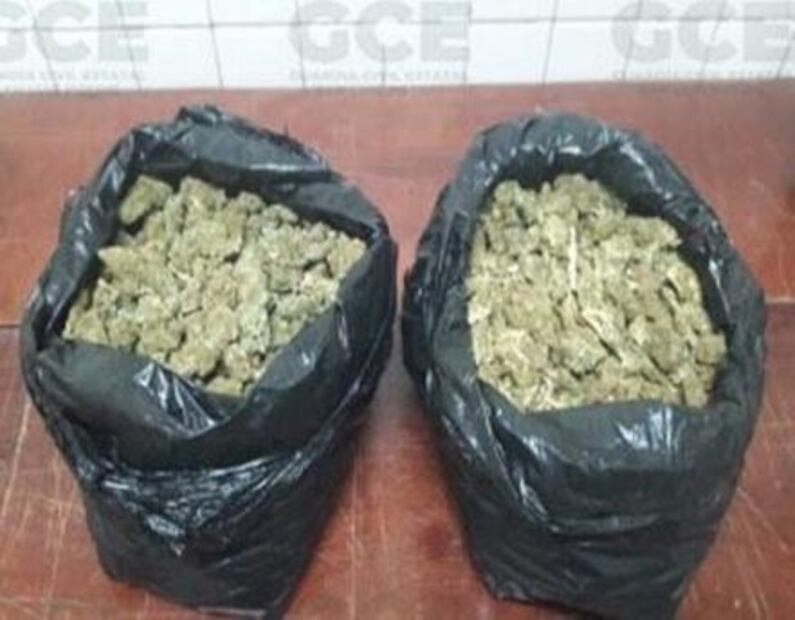 Cae mujer con más de 300 pastillas psicotrópicas, cristal y marihuana en Soledad