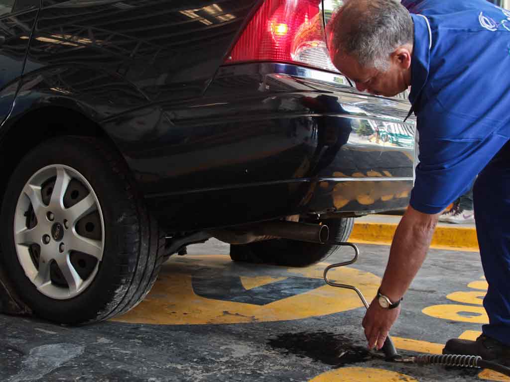 Automovilistas sufren por constancia de verificación