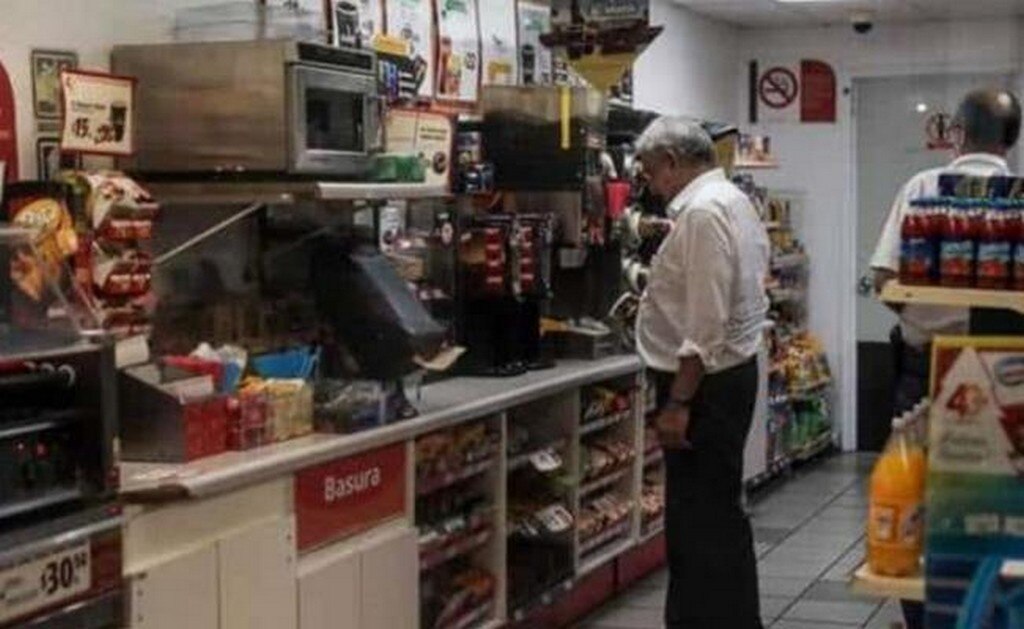 El fin de semana, el Presidente fue captado en un OXXO sin seguridad