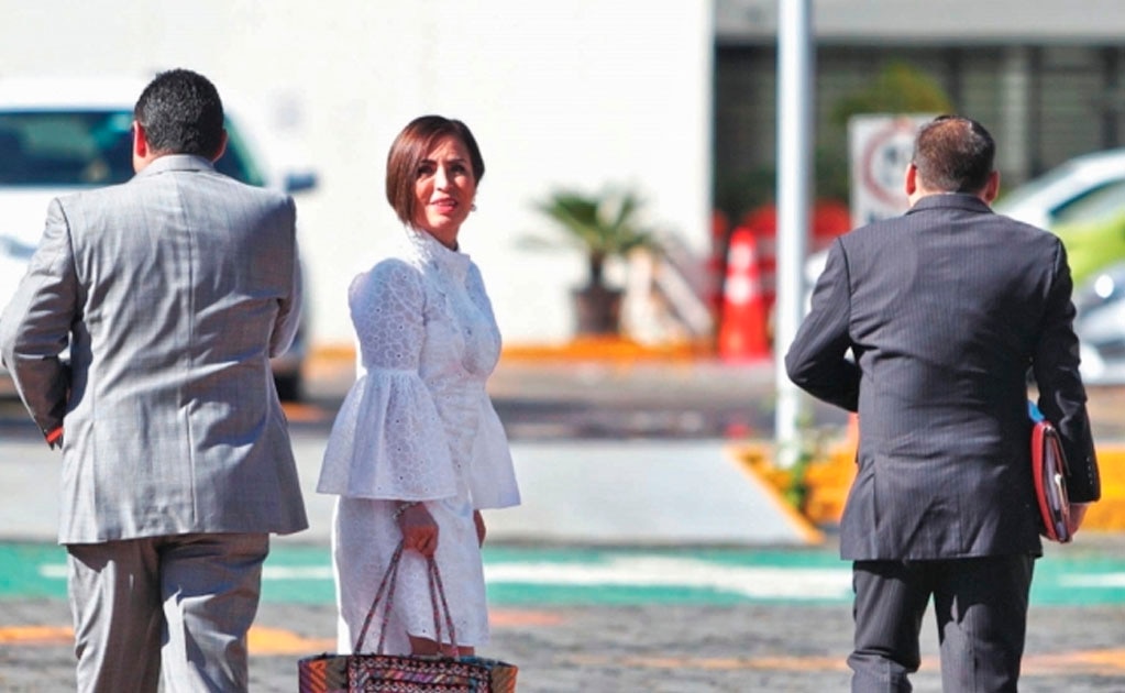 Denuncian hackeo de teléfono de Rosario Robles y solicitud de dinero