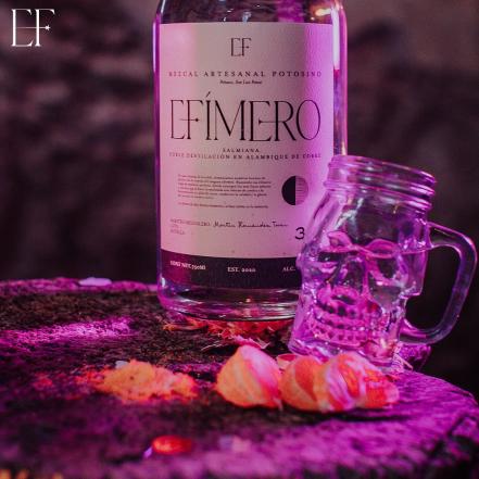 De manos huicholas, el mezcal potosino que llegará a Medio Oriente