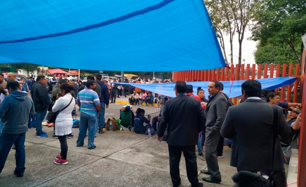 Bloquea CNTE todos los accesos a la Cámara de Diputados