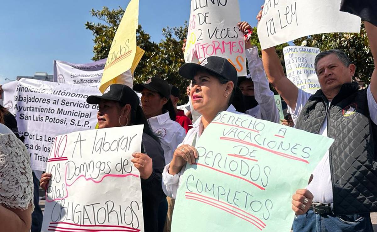 Maestros y trabajadores toman plazas del Centro Histórico de SLP en el Día Internacional del Trabajo