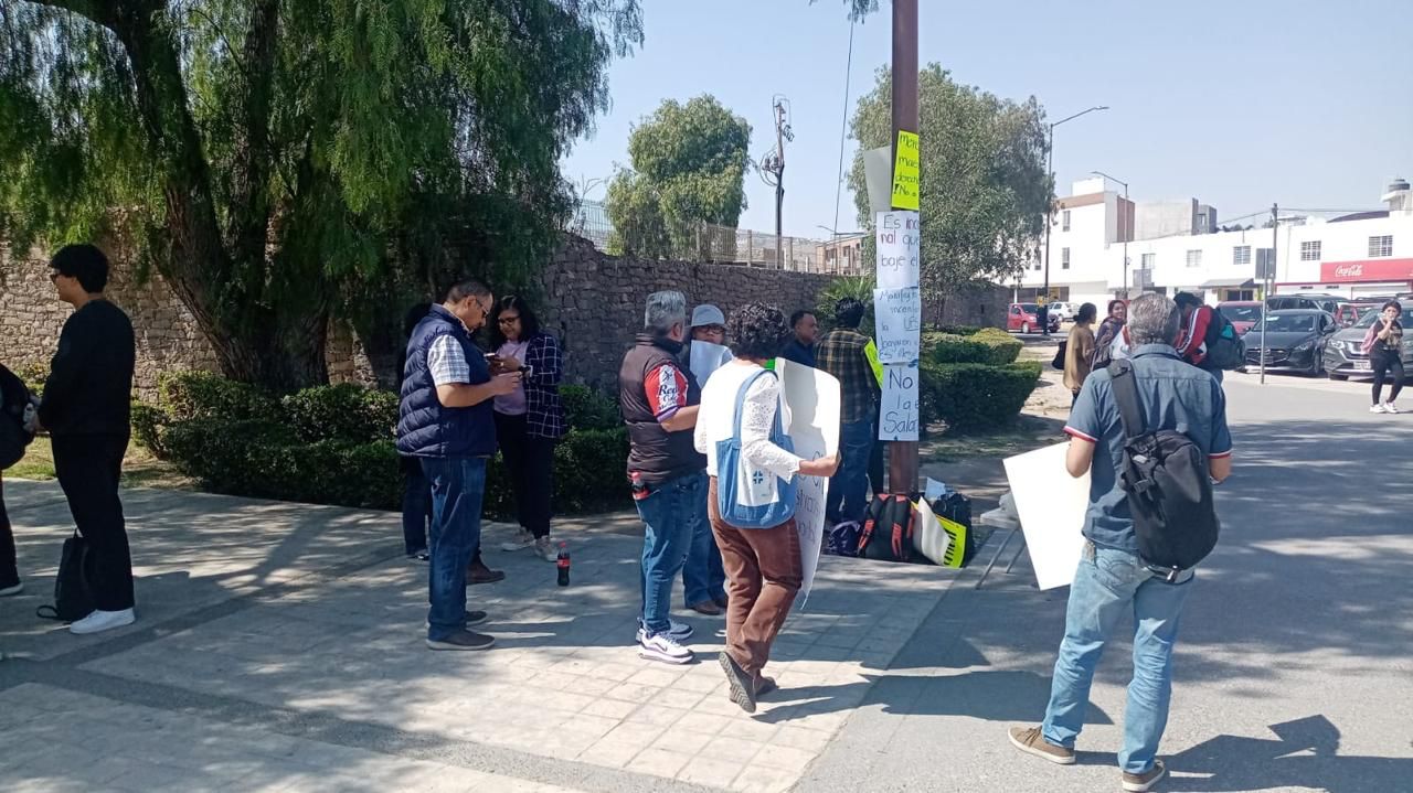 Docentes de la Universidad Politécnica de SLP se manifiestan por reducción salarial