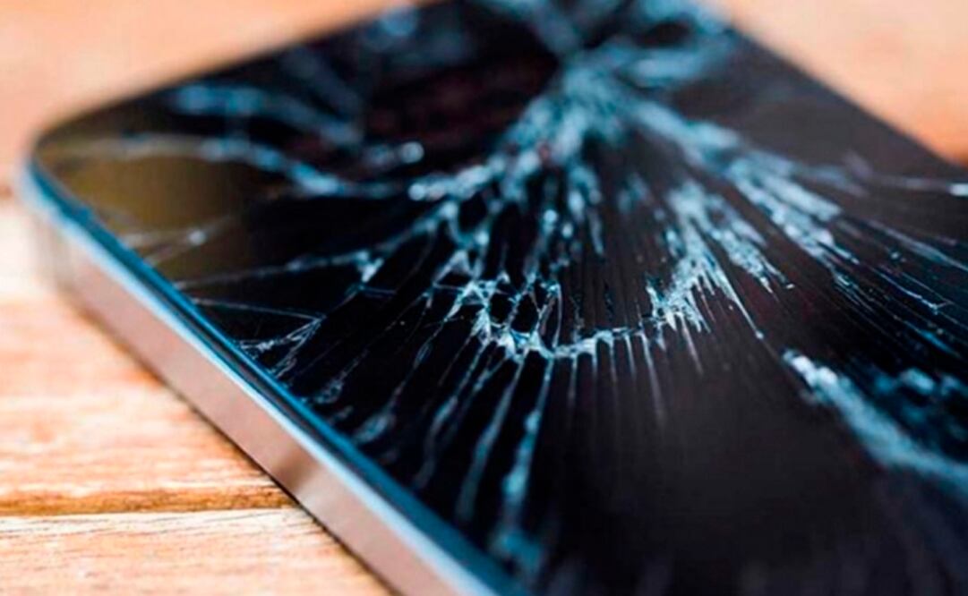 Junto con las caídas y golpes, hay otros factores que hacen que tu celular se vuelva inservible u obsoleto antes de tiempo, como es la calidad tecnológica del dispositivo y la protección que utilizas.