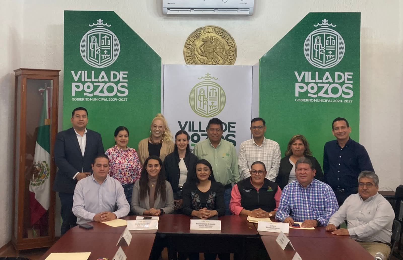 Concejales de Villa de Pozos se manifiestan ante el Congreso; exigen exhorto a presidenta municipal