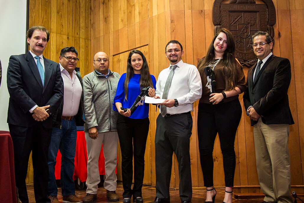 Estudiantes desarrollan sistema de rehabilitación de rodilla