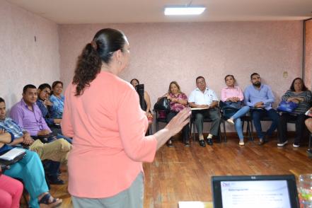 Capacitan a 28 funcionarios estatales en atención al público 