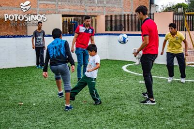 Jugadores del Atlético visitaron casa hogar Rafael Nieto