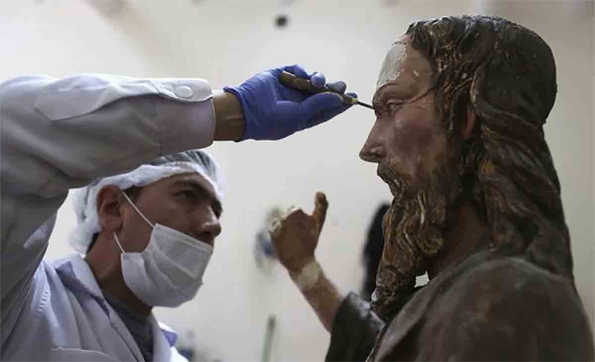 Un “hospital” de Perú restaura arte católico en ruinas