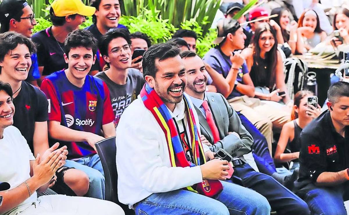 Máynez: Arturo Zaldívar está extraviado, quiere hueso