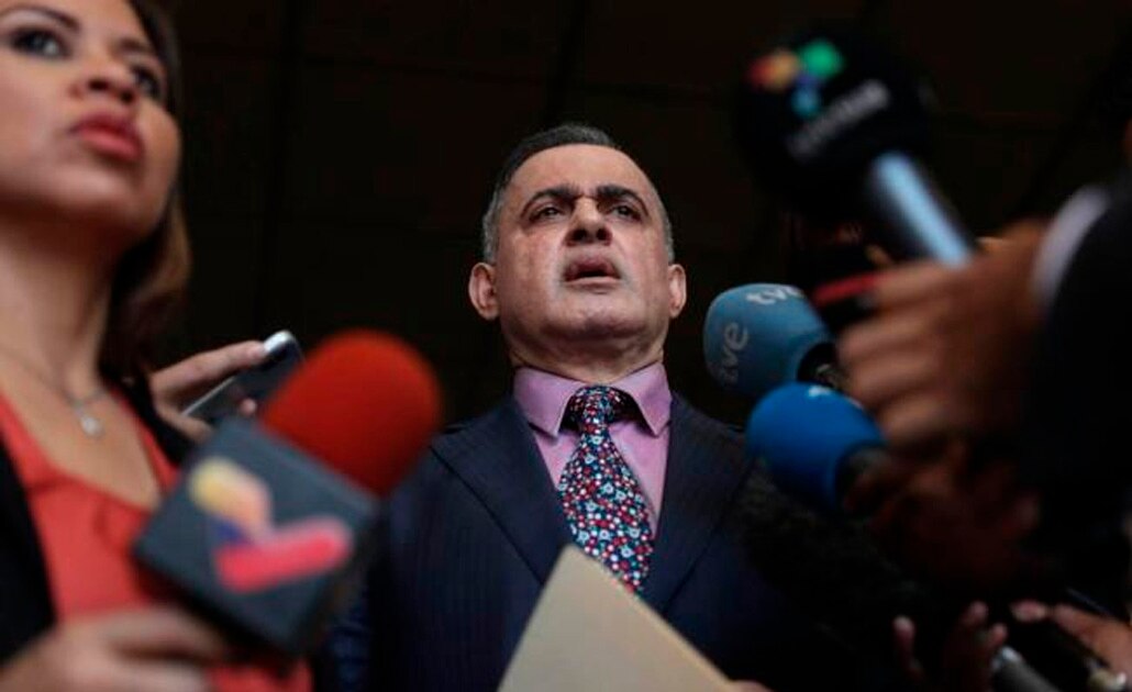 Fiscal General de Venezuela pide prohibir salida del país a Guaidó y congelar cuentas