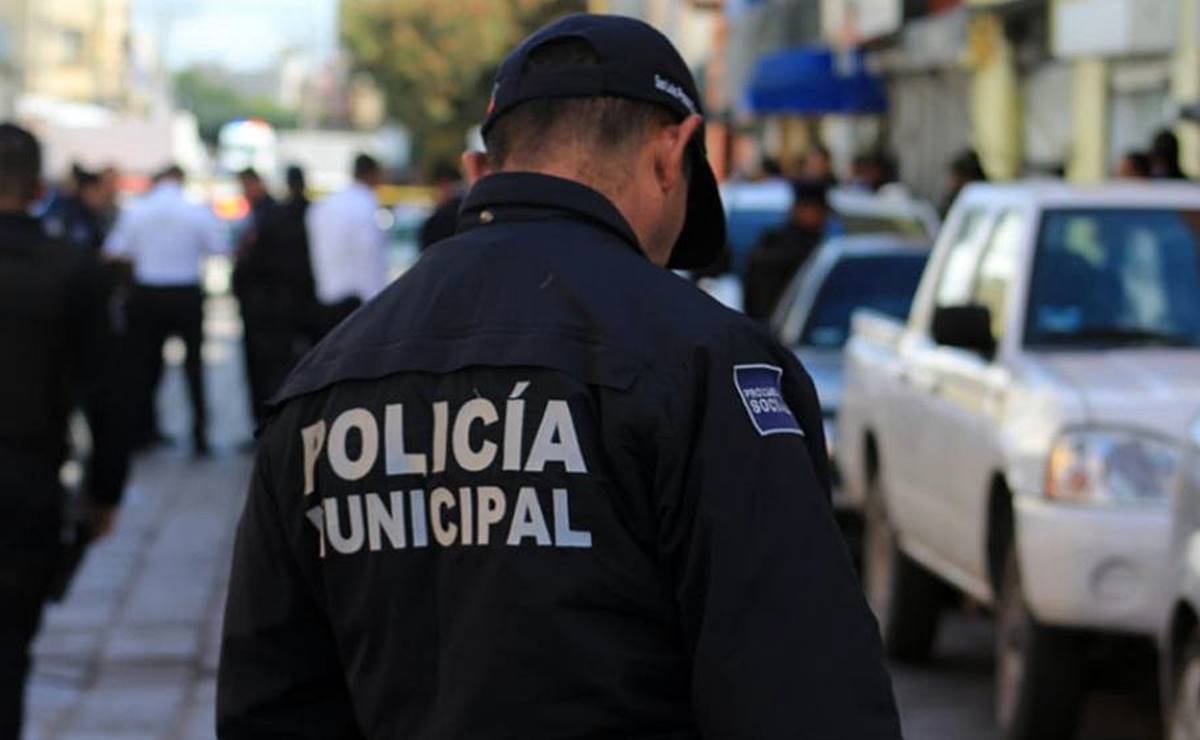 Captan en VIDEO riña entre policías municipales de SLP y un grupo de jóvenes