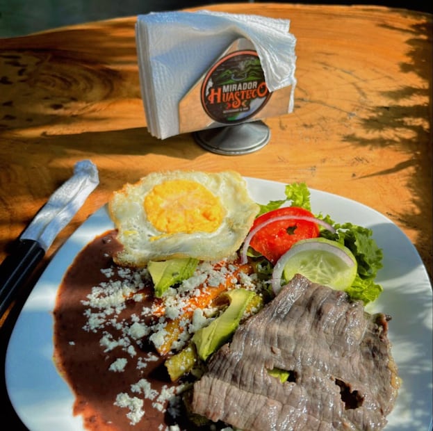 Enchiladas huastecas Foto: FB@Mirador Huasteco