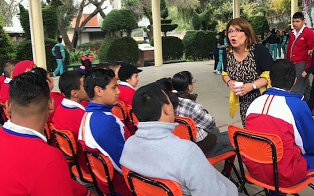 Realizan taller de lengua de señas
