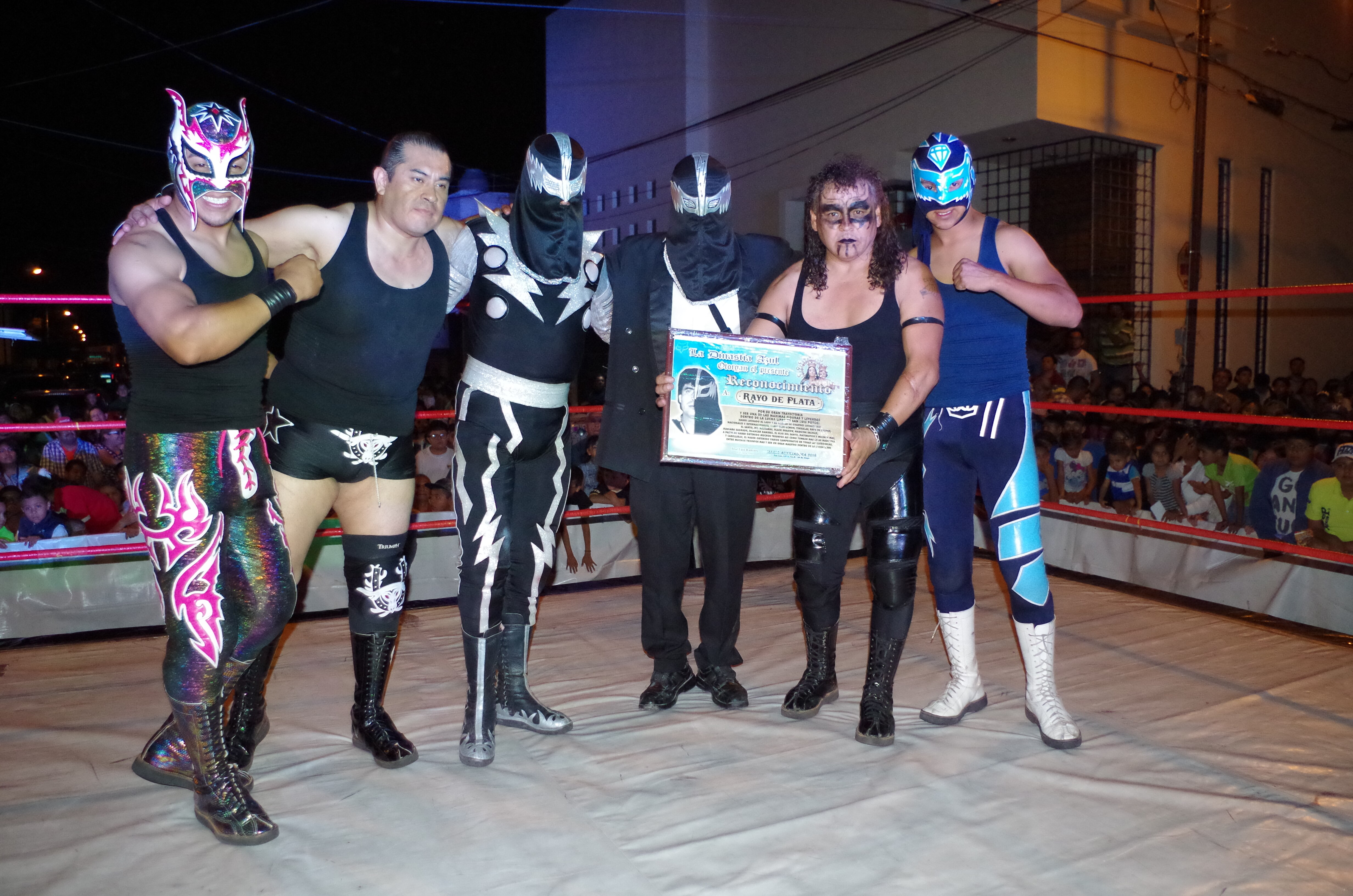 La Dinastía Azul triunfa en el barrio de San Miguelito