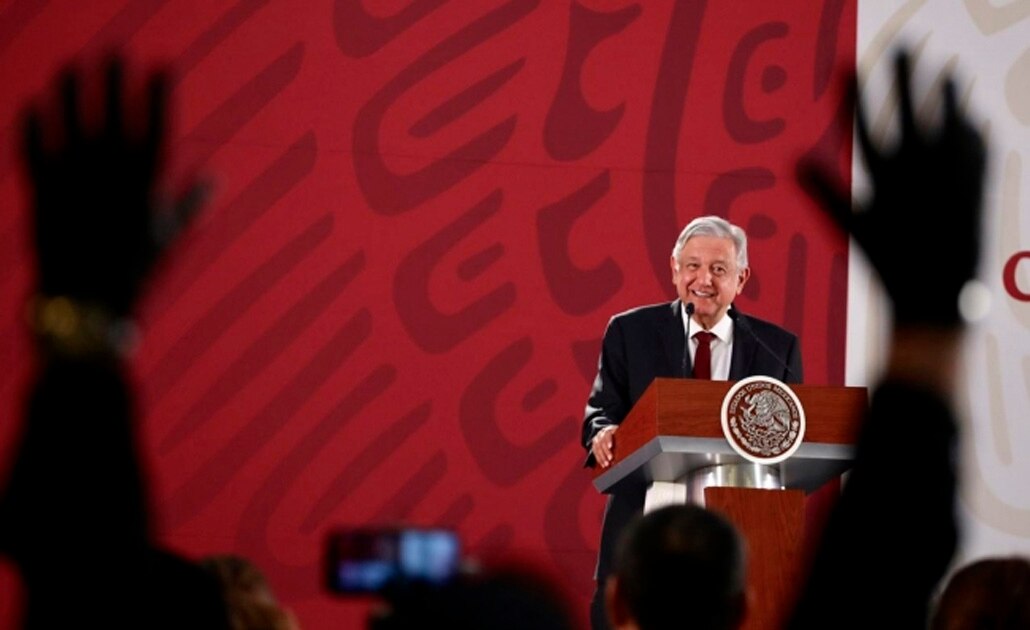 Pide López Obrador a dirigentes de la CNTE tener cuidado en sus demandas