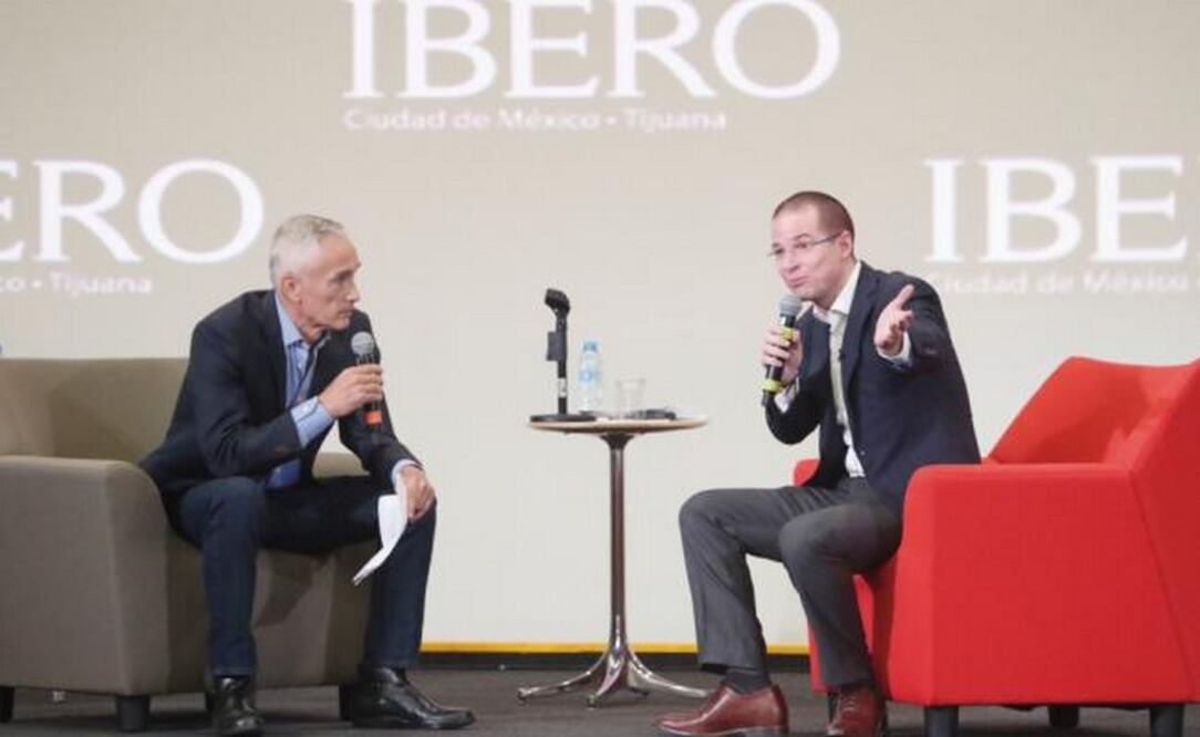 Ricardo Anaya sostuvo un encuentro con universitarios de la Ibero, mismo que fue moderado por el periodista Jorge Ramos (ARIEL OJEDA. EL UNIVERSAL)