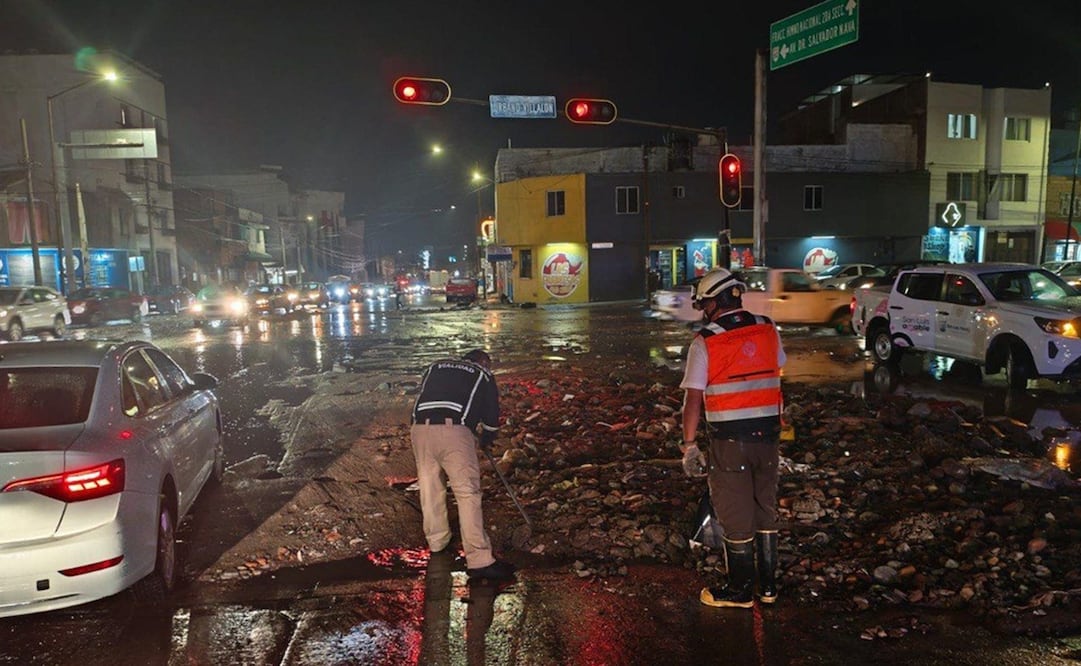 Restos de residuos complican los trabajos tras las afectaciones por las lluvias en SLP. Foto: Especial
