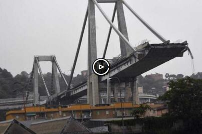 Difunden video del momento en que se desploma puente en Génova, Italia