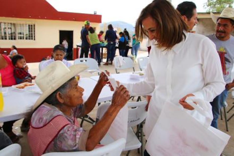Entregan apoyos a artesanas de Tierra Nueva