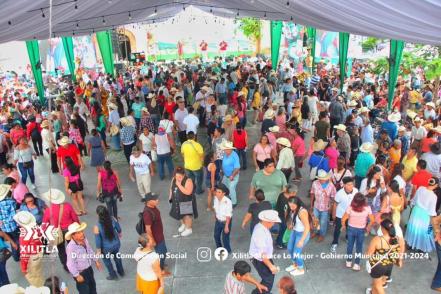 Huapangueros rompen récord bailando 54 horas seguidas en Xilitla