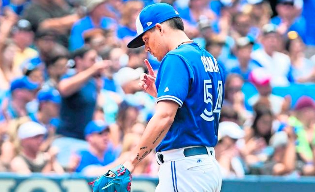 Roberto Osuna consigue su primer salvamento