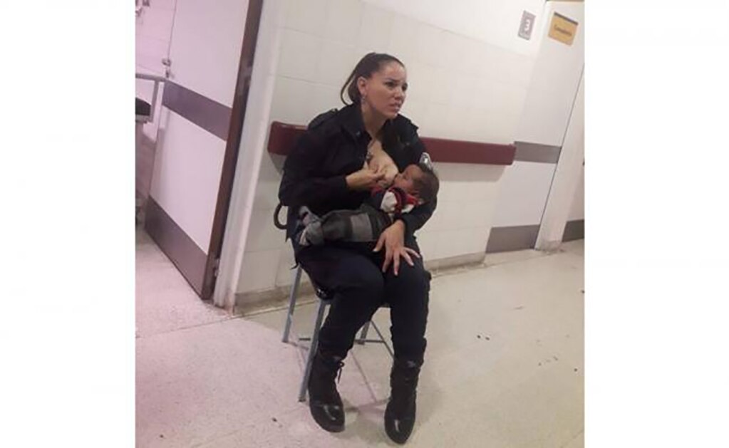 Policía argentina amamanta a bebé ajeno en un hospital y la foto se viraliza