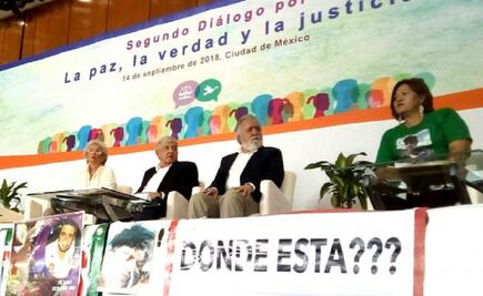 Increpan familiares de víctimas a Sicilia y a AMLO; exigen justicia