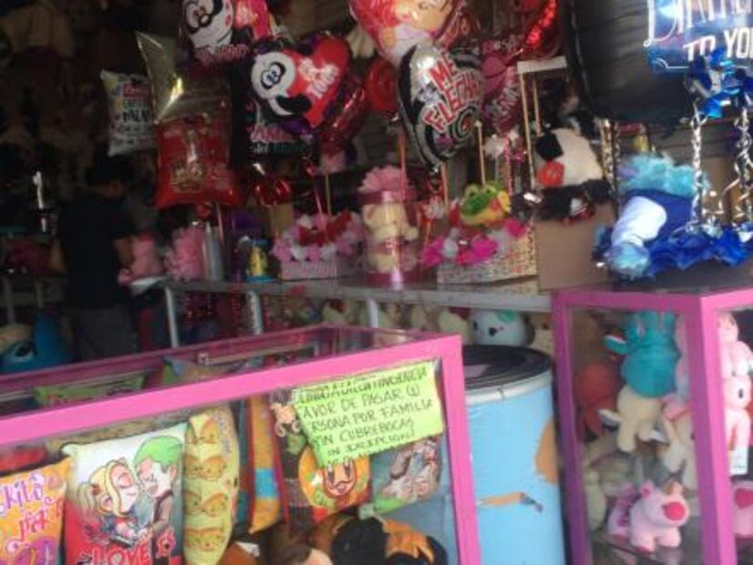 Caen ventas de peluches, chocolates y flores durante 14 de febrero en SLP