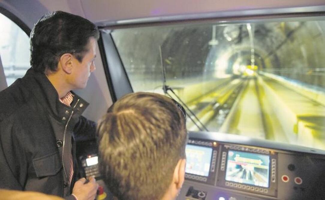 Enrique Peña Nieto dio el banderazo a las pruebas de operación de la Línea 3 del Tren Ligero en Guadalajara, Jalisco. Foto: PRESIDENCIA