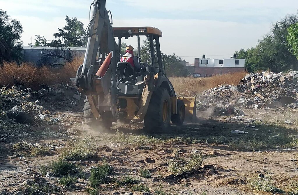 Realizan tareas de limpieza en río Santiago 
