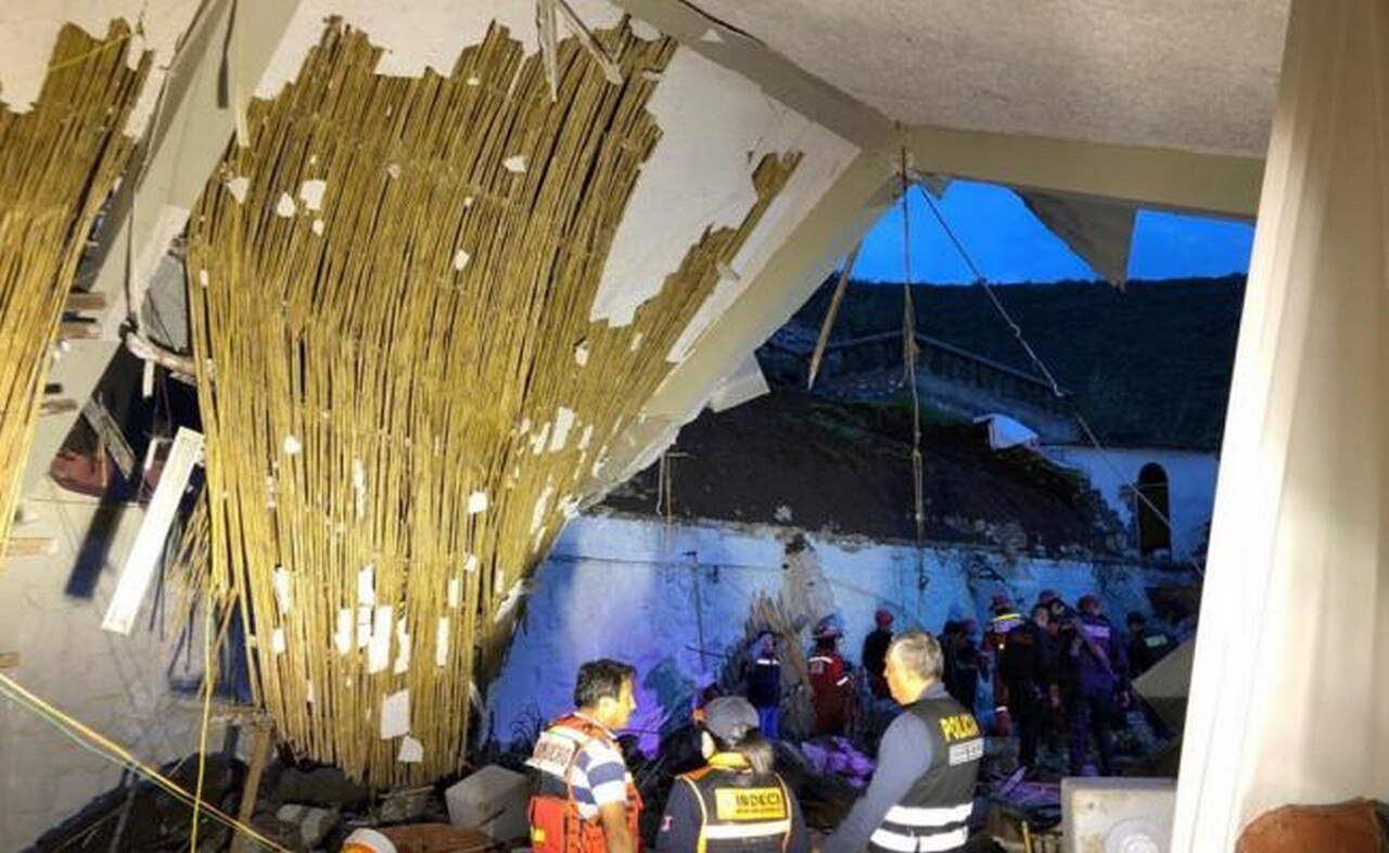 Mueren 15 personas tras derrumbe de un muro en boda de Perú