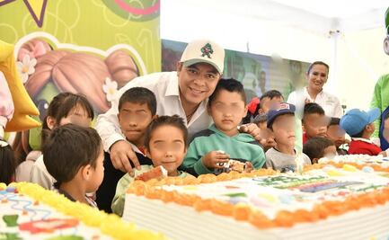Arrancan Ricardo Gallardo celebraciones del Día de la Niñez en Villa de Reyes; regala bicicletas y juguetes  