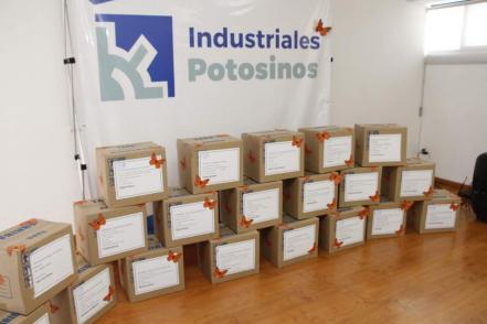 Entregan cajas para cuidado de mariposa monarca