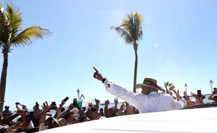 AMLO toma su segundo taxi aéreo, de La Paz a Tepic