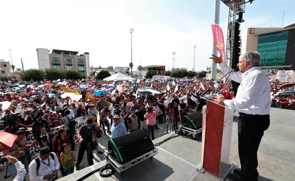 Mafia pasa charola para financiar guerra sucia, dice AMLO