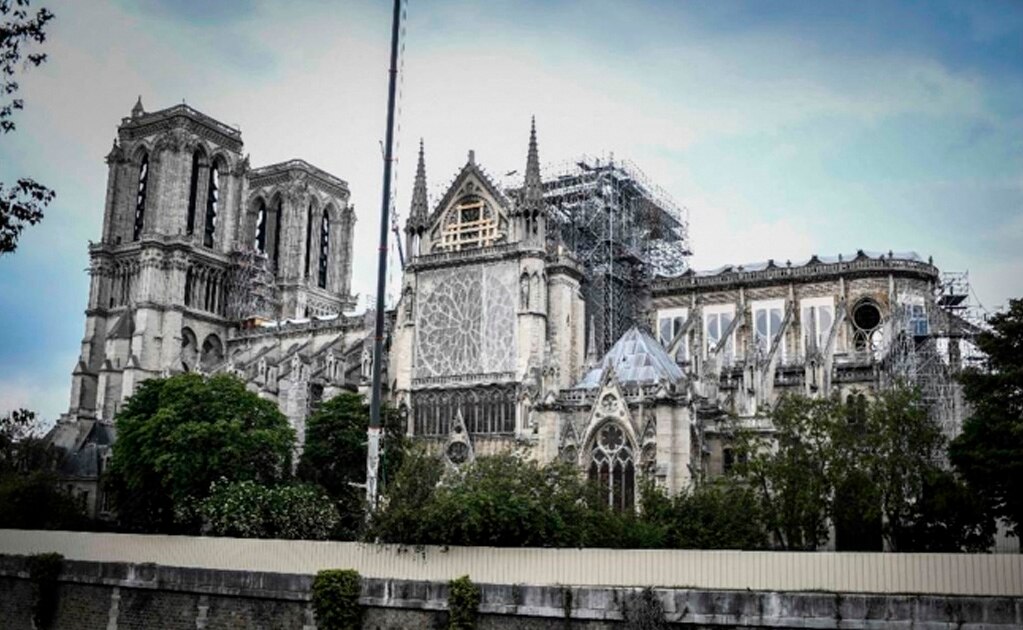 Encuentran la estatua de un ángel dorado de la bóveda de Notre Dame