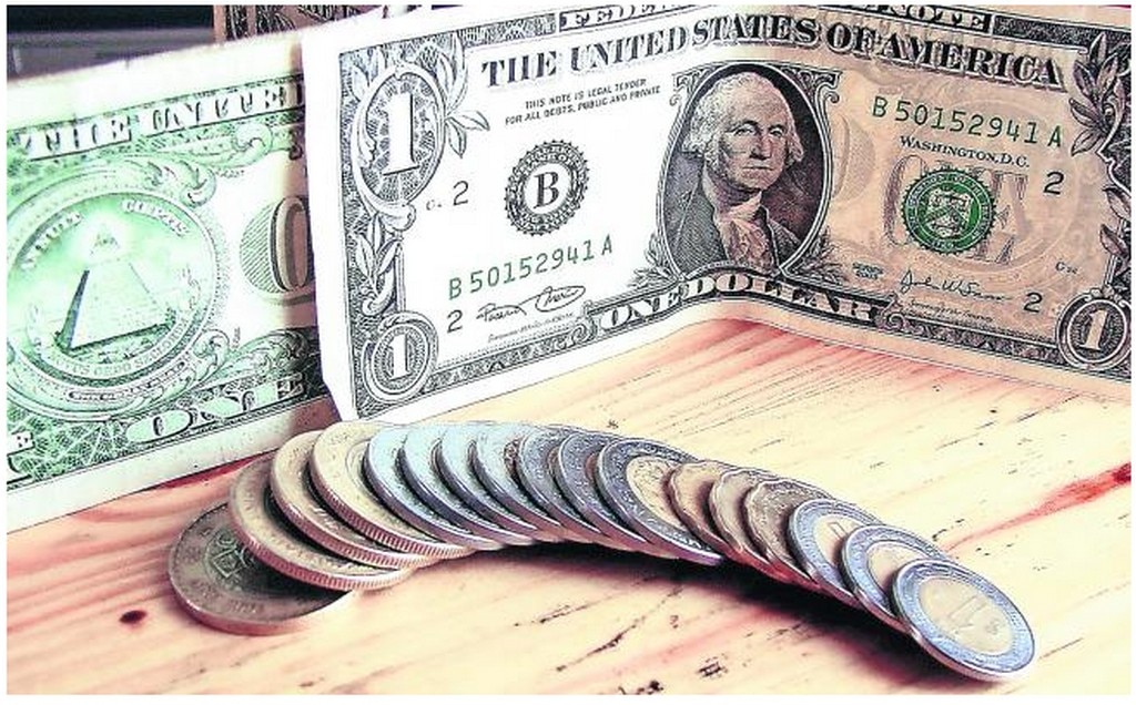 Dólar se vende hasta en 19.47 pesos en bancos de la CDMX. Foto: Archivo