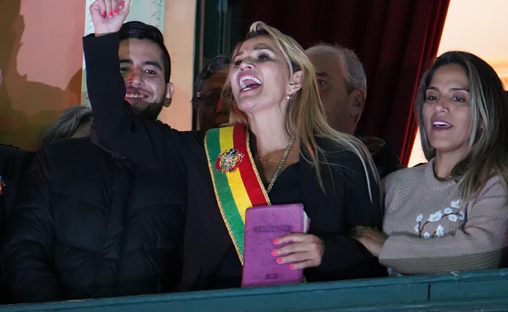 "Me dan pena los mexicanos", dice presidenta proclamada de Bolivia