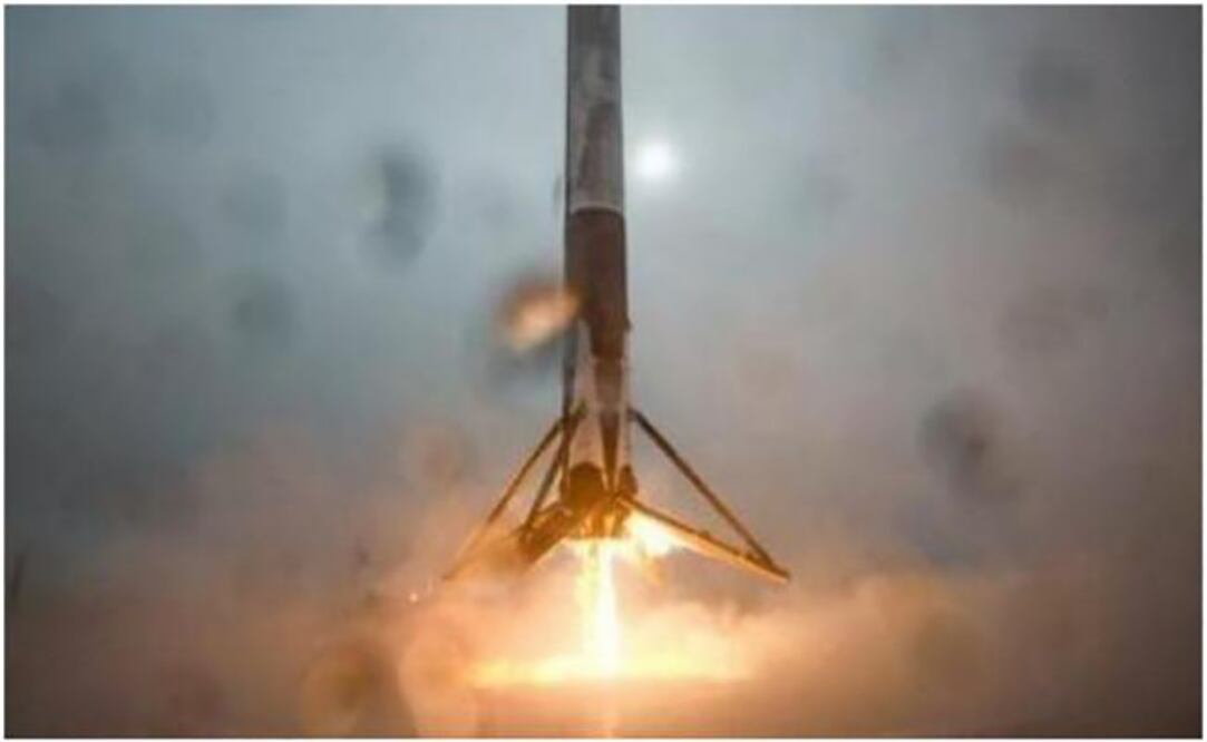 SpaceX necesita una licencia de reingreso para las naves espaciales que descienden a la Tierra desde la Estación Espacial Internacional, a la cual la compañía entrega suministros