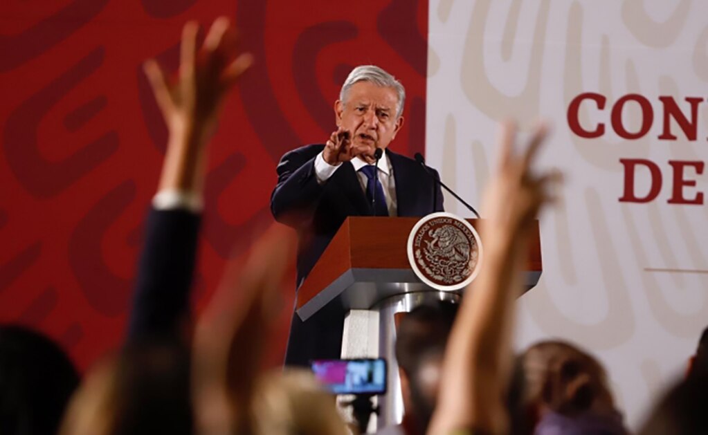 Reprocha AMLO vandalismo en marcha de mujeres, pero pide tolerancia y no represión