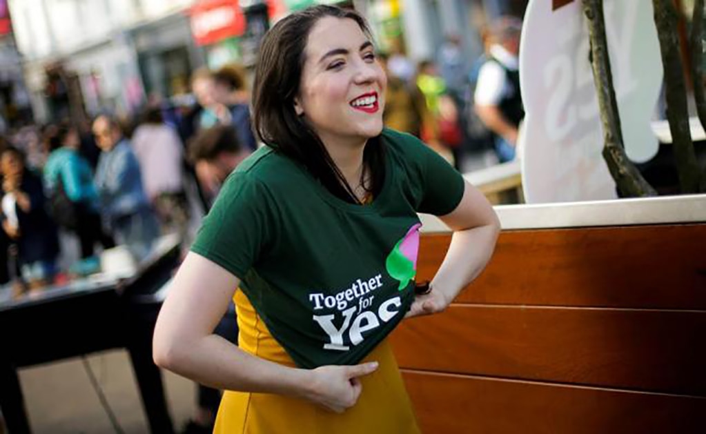 Irlanda vota masivamente por liberalizar el aborto, según sondeo