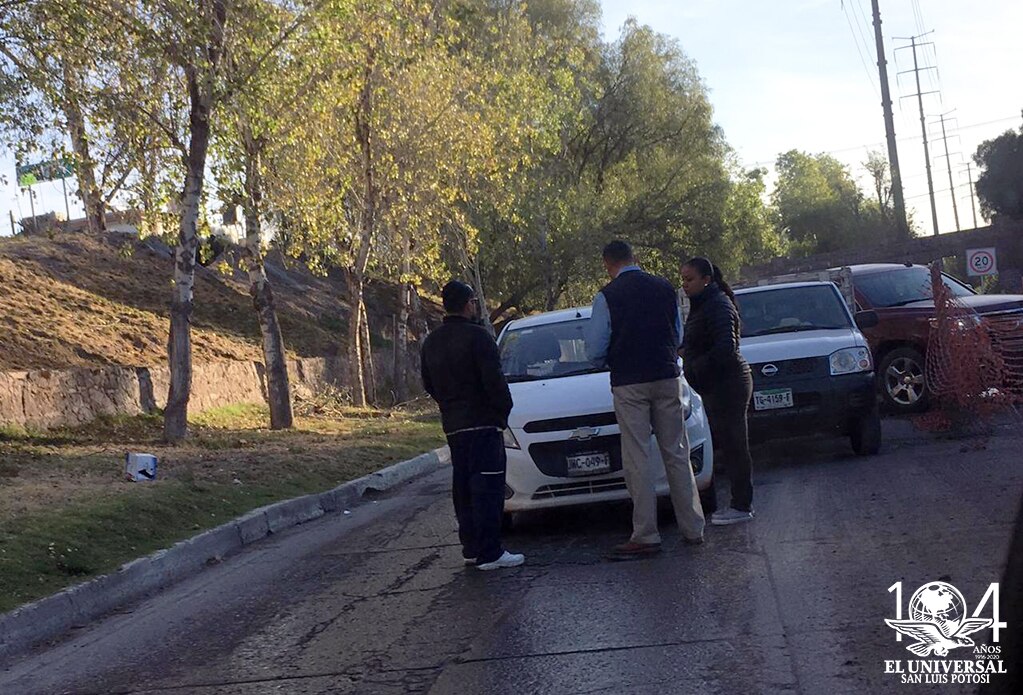 Choque colapsa tráfico en río Santiago
