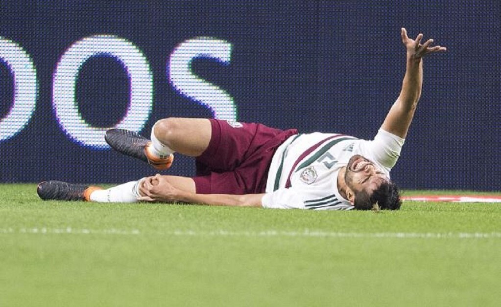 Néstor Araujo causa baja de la Selección