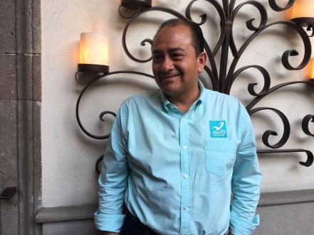 "Profe Rico" apuesta a política de acercamiento social con perspectiva de docentes